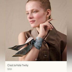 Hermès Twilly “C’est la Fête” Silk Scarf – Beige Rose / Caramel